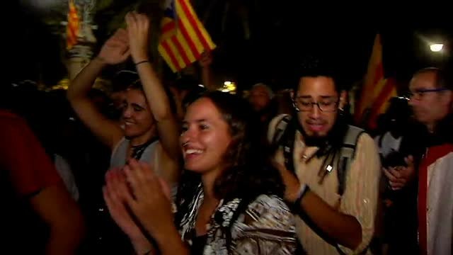 Centenares de personas continúan protestando frente al Tribunal Superior de Justicia de Cataluña