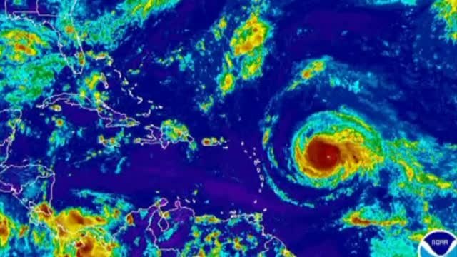 El huracán 'Irma' cobra fuerza y amenaza a las islas del Caribe