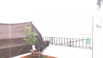 En pocos minutos las lluvias inundaron las calles de Cabra