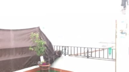 En pocos minutos las lluvias inundaron las calles de Cabra