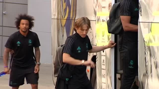 Los jugadores del Real Madrid y del Betis se preparan para su encuentro liguero de esta noche