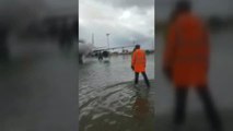 Una fuerte tromba de agua inunda calles, garajes y el aeropuerto de Palma