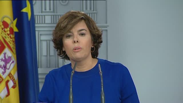 Sáenz de Santamaría califica de bochornoso el debate en el Parlament de Cataluña