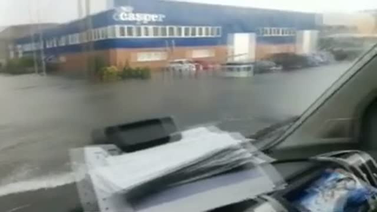 Un polígono industrial de Santiago convertido en piscina olímpica