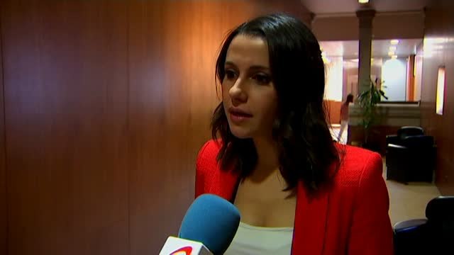 Arrimadas denuncia un mensaje de odio en Facebook que le desea una violación