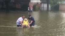 El huracán Harvey deja a miles de personas atrapadas en Houston y amenaza a Louisiana