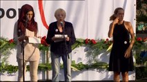 Emotivo manifiesto de Rosa María Sardá y Miriam Hatibi en plaza Cataluña