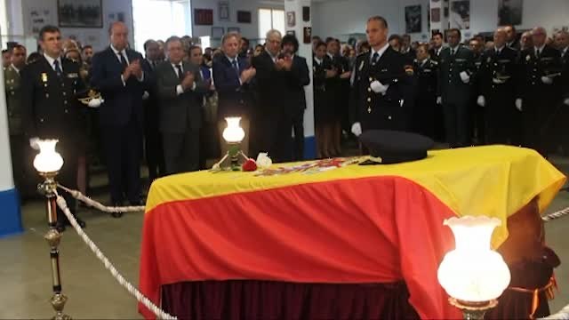 Último adiós al policía asesinado por el sospechoso del 'crimen de la maleta'