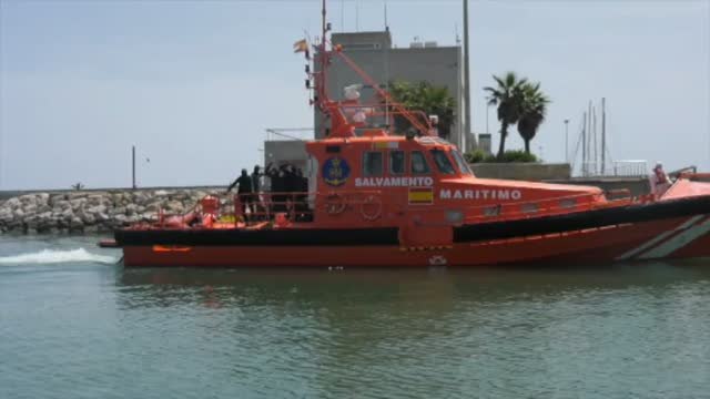 La Guardia Civil rescata una patera con nueve inmigrantes