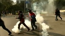 Enfrentamientos entre maestros y policía en Perú para exigir un aumento salarial