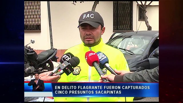 En delito fragante fueron capturados cinco presuntos sacapintas en Quito