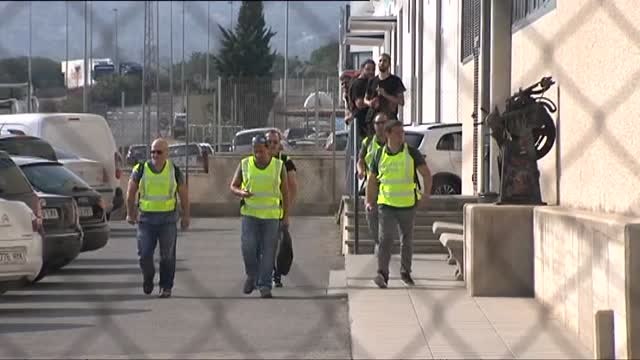 La Guardia Civil sale de la imprenta de Constantí después de más de dos horas de registro