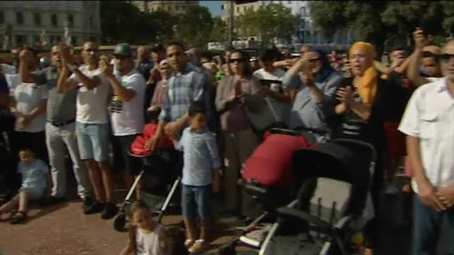 Cientos de musulmanes claman contra el terrorismo en el centro de Barcelona