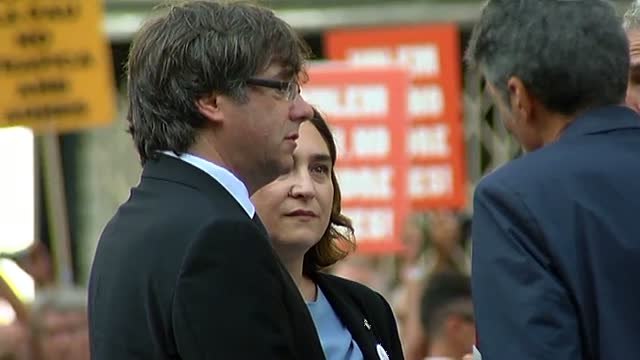 Pitos y abucheos al Rey y a Mariano Rajoy a su llegada a la manifestación