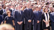 El minuto de silencio en la Rambla acaba al grito de 