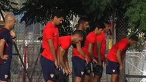 El Sevilla entrena con las ausencias de N'Zonzi y Nico Pareja
