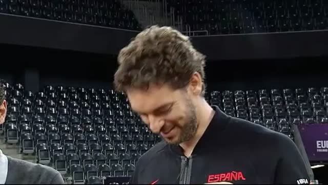 Gasol y San Emeterio homenajeados en el entrenamiento de la selección