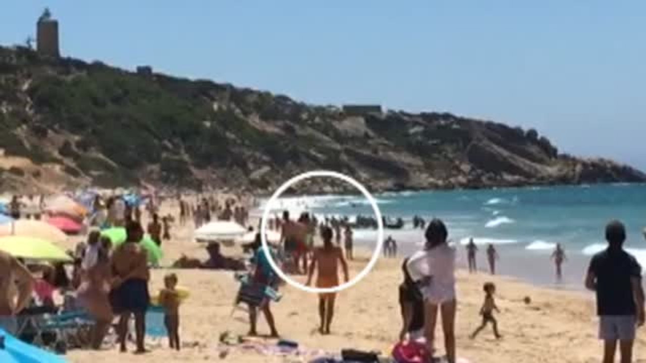 Una patera con decenas de inmigrantes llega a la Playa de los Alemanes