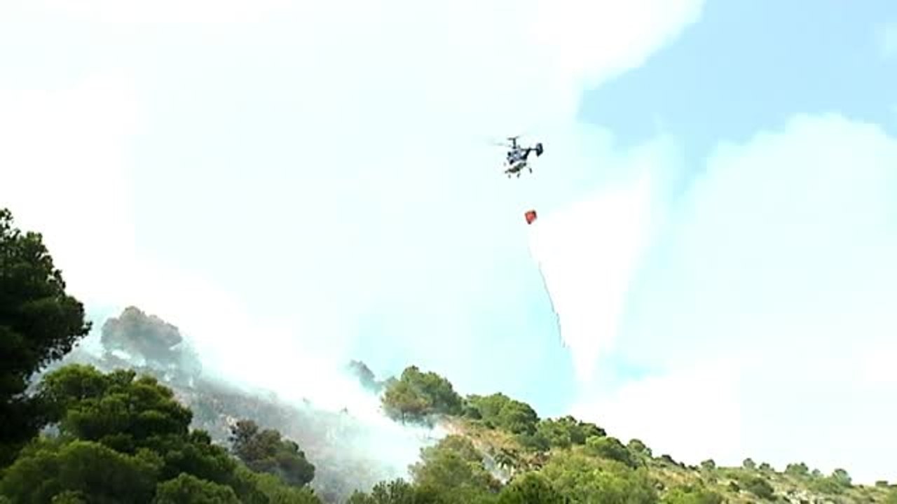 Desatado un incendio en la urbanización Buena Vista de Mijas (Málaga)