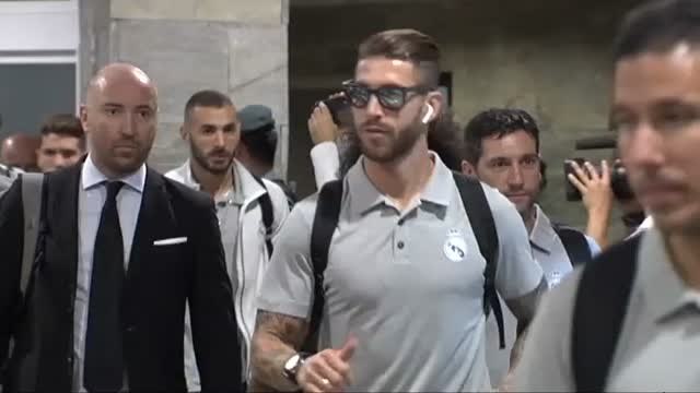 Locura merengue a la llegada del Real Madrid a La Coruña