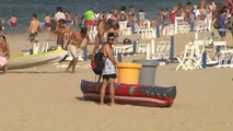 Una galerna hace desalojar a cientos de bañistas en San Sebastián