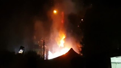 Arde el escenario de un festival musical en Santa Coloma de Gramenet
