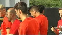 El Valencia entrena en Paterna sin Ezequiel Garay