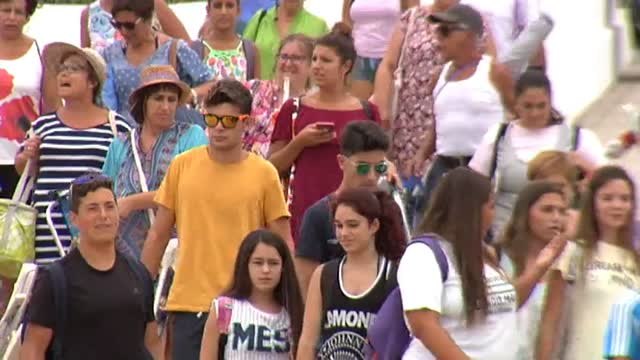La costa española se llena de turistas