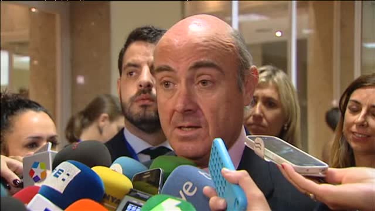 De Guindos: "Lo que genera confianza en la sociedad española son los datos de paro que hemos conocido hoy"