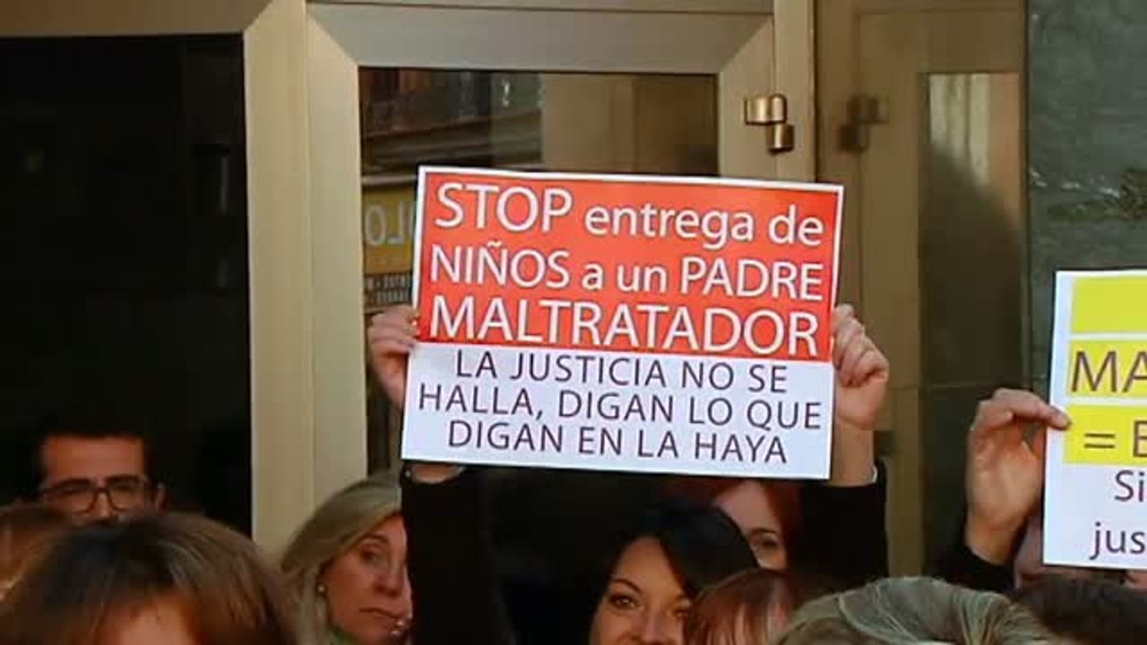 La Audiencia de Granada decide hoy si acepta la petición de Juana Rivas para no entregar a sus hijos