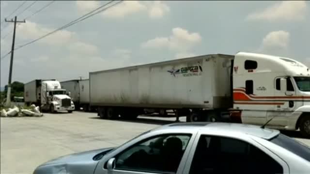 Rescatan a 147 inmigrantes abandonados en la frontera de México con EEUU