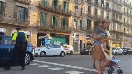 Las Ramblas, vacía y acordonada por la policía