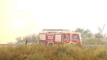 Las llamas amenazan la localidad zamorana de Pino del Oro