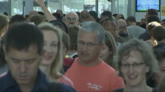 Segunda jornada de huelga en El Prat mientras se reúnen de urgencia las partes implicadas