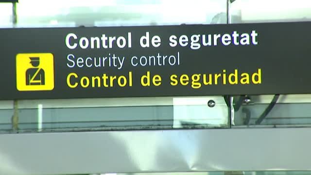 Colas de más de una hora en los controles de seguridad de El Prat por la huelga parcial