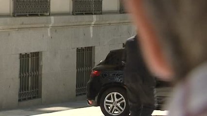 El abogado de Blesa abandona precipitadamente la Audiencia al enterarse de su muerte