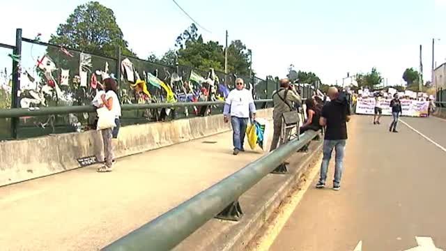 Emotivo homenaje en memoria de las víctimas del Alvia 04155