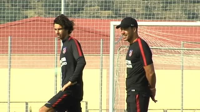 Kevin Gameiro ya se ejercita sobre el césped 20 días después de su operación de pubis