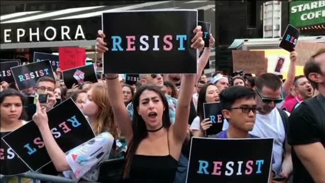 Protestas contra Trump por prohibir a los transexuales alistarse en el ejército