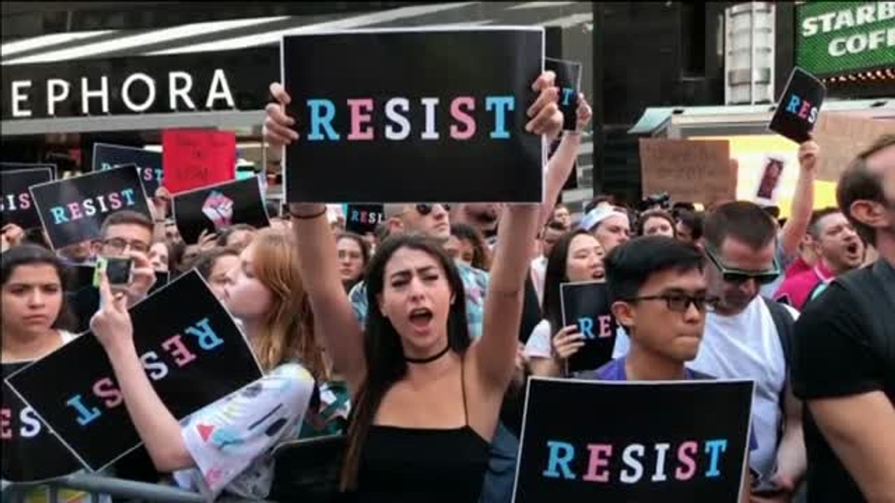 Protestas contra Trump por prohibir a los transexuales alistarse en el ejército