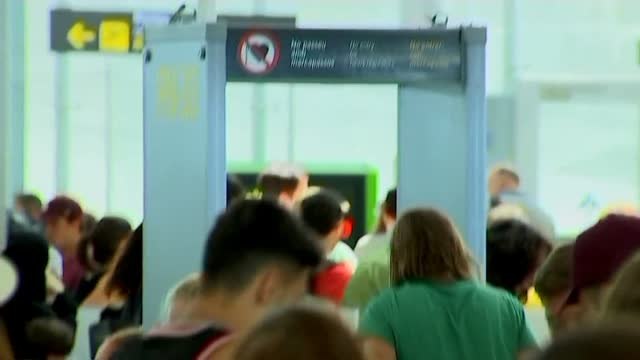 La seguridad de El Prat convoca huelgas indefinidas de 24 horas