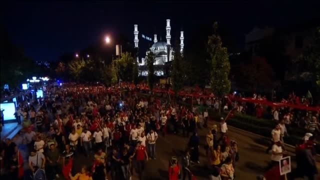 Miles de personas celebran en Turquía el primer aniversario del golpe de Estado fallido