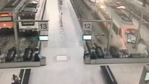 Un tren de Cercanías choca contra el tope de vía en la Estación de Francia de Barcelona