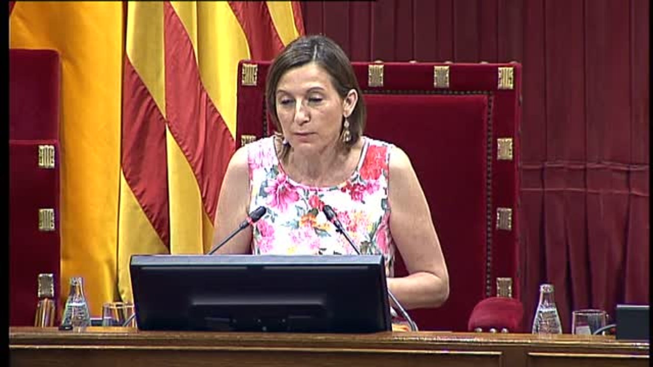 El pleno del Parlament retrasa su comienzo por la ausencia masiva de diputados