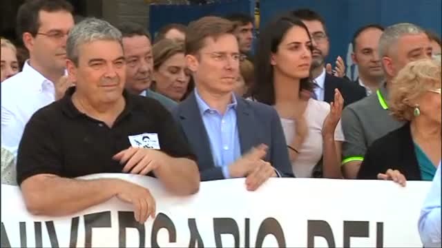 Abucheos a Carmena en el acto de homenaje a Miguel Ángel Blanco en el Ayuntamiento