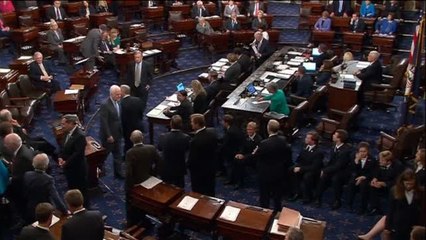 Trump logra por la mínima mantener el proceso para derogar el Obamacare