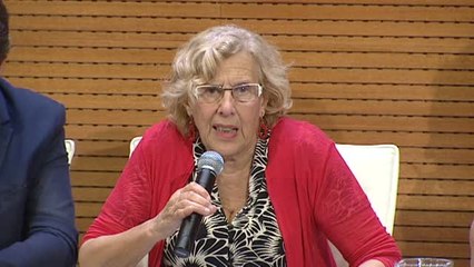 Carmena insiste en que son las asociaciones de víctimas la que piden que no se "singularicen" unos nombres frente a otros