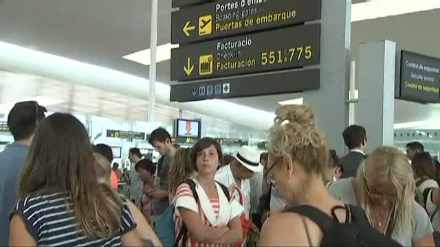Colapso en los controles de seguridad de El Prat