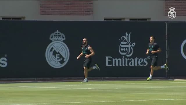 Ramos no entrena por molestias en el oído derecho