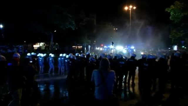 La policía alemana disuelve con cañones de agua una protesta por la cumbre del G20